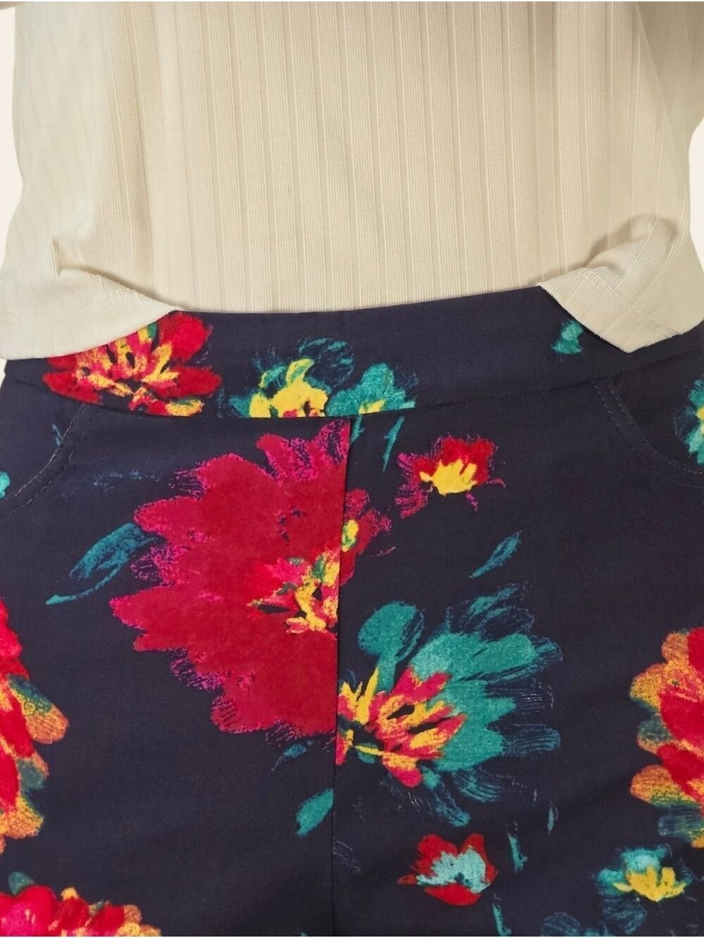 Tribal Floral Pull-On Capri Pants NWT Size 6 Stretch Navy Resort Travel Summer - Picture 5 of 11